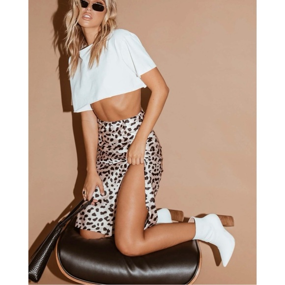 Princess Polly Dresses & Skirts - Princess Polly Silky Leopard Print Midi Skirt